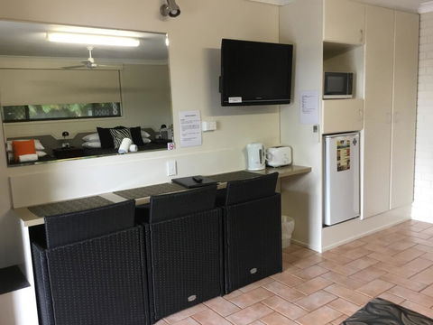 Golden Palms Motor Inn - Tourism Caloundra 2
