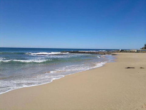 Golden Sands 1 - Absolute Beachfront - Tourism Caloundra 0