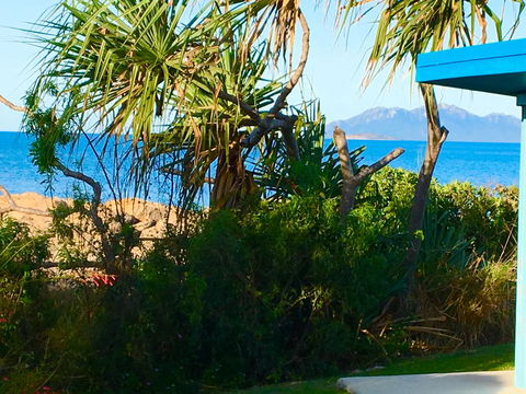 Golden Sands Beach House - Tourism Caloundra 1
