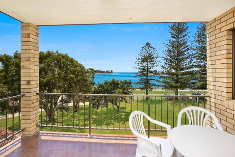 Golden Shores U8, 21 Landsborough Parade - Tourism Caloundra 0