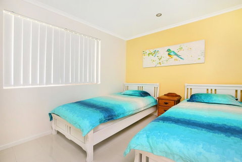 Golden Shores Unit 1, 21 Landsborough Parade - Tourism Caloundra 3