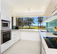 Golden Shores Unit 1 21 Landsborough Parade - Tourism Caloundra