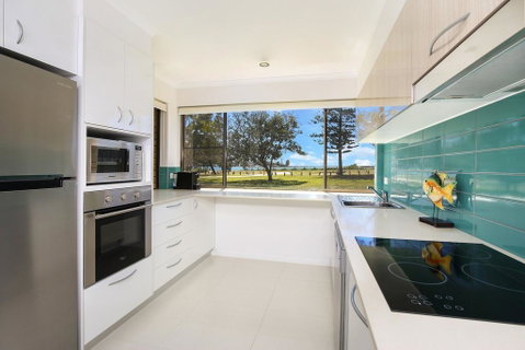 Golden Shores Unit 1, 21 Landsborough Parade - Tourism Caloundra 0