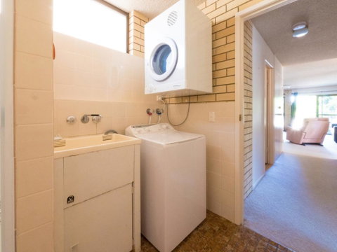 Golden Shores Unit 3, 21 Landsborough Parade - Tourism Caloundra 1