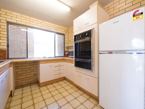 Golden Shores Unit 3, 21 Landsborough Parade - Tourism Caloundra 3