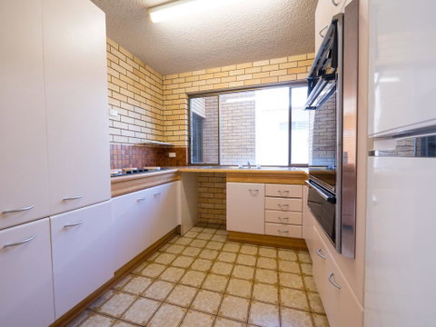 Golden Shores Unit 3, 21 Landsborough Parade - Tourism Caloundra 2