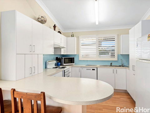 Gone To The Beach - 40 Coogee Ave, The Entrance No - Tourism Caloundra 1