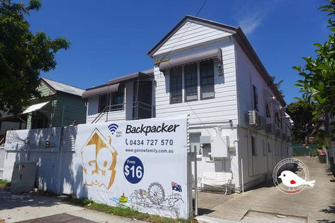 Gonow Family Backpackers Hostel - Tourism Caloundra 0