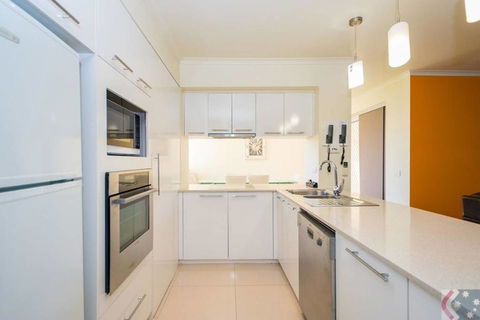 Gorgeous 4 Bed Beachside Apartment - Diamond Beach Resort - Tourism Caloundra 1