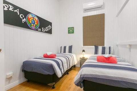 Gorgeous Cottage Close To The City - Tourism Caloundra 3