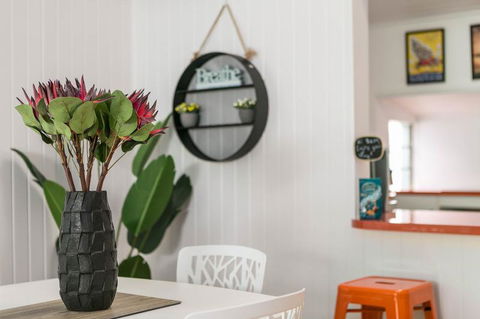 Gorgeous Cottage Close To The City - Tourism Caloundra 1