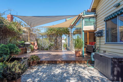 Gorgeous Family Retreat - Tourism Caloundra 1