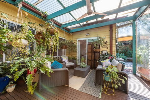 Gorgeous Family Retreat - Tourism Caloundra 0