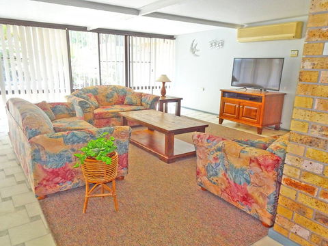 Government Rd 108 - Shoal Bay - Tourism Caloundra 2
