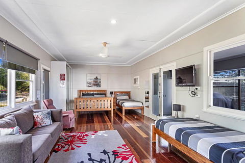 Government Road, 102 - Tourism Caloundra 2