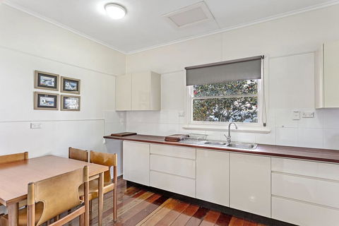Government Road, 102 - Tourism Caloundra 3