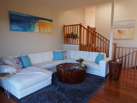 Government Road, 117a 'Pollys' View' - Tourism Caloundra 0