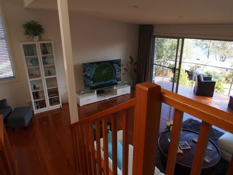 Government Road, 117a 'Pollys' View' - Tourism Caloundra 2