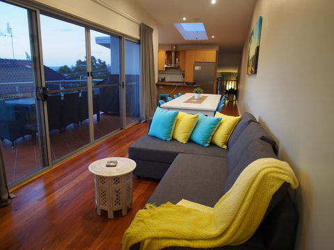 Government Road, 117a 'Pollys' View' - Tourism Caloundra 3