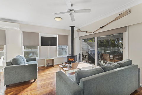 Government Road, 127, Blue Water - Tourism Caloundra 1