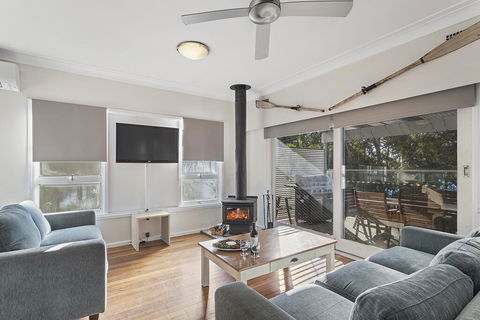 Government Road, 127, Blue Water - Tourism Caloundra 0