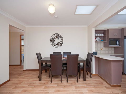 Government Road, 27, Skippers Rest - Tourism Caloundra 3