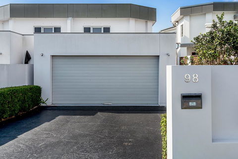 Government Road, 98 - Tourism Caloundra 3