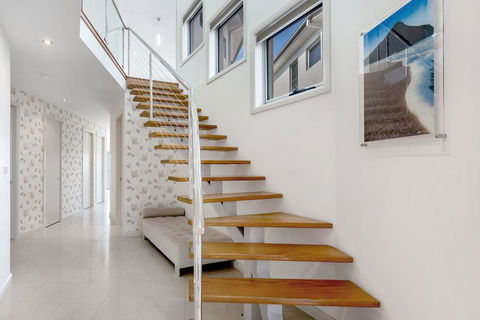 Government Road, 98 - Tourism Caloundra 1