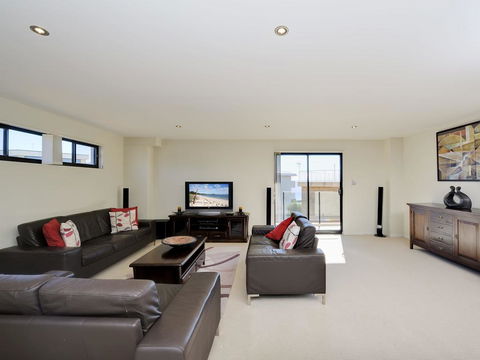 Government Road, Dolphin Cove, Unit 13, 2-6 - Tourism Caloundra 1