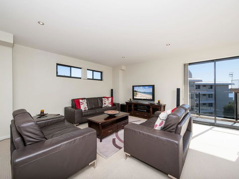 Government Road, Dolphin Cove, Unit 13, 2-6 - Tourism Caloundra 0