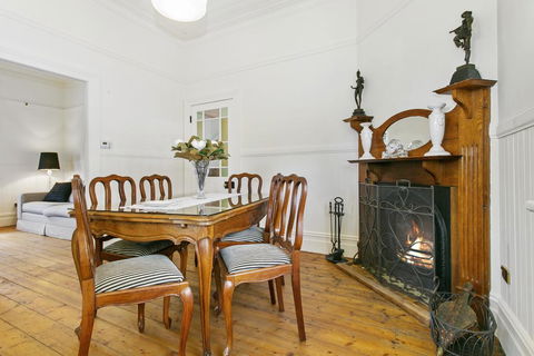 Gowan Brae Cottage - Tourism Caloundra 2
