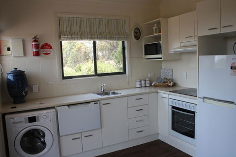 Grace Cottages - Tourism Caloundra 2