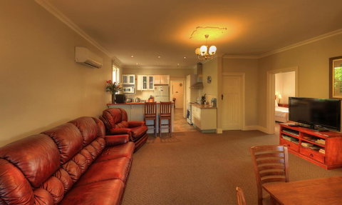 Grace's Spa Cottage - Tourism Caloundra 1
