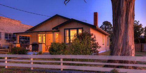 Grace's Spa Cottage - Tourism Caloundra 0
