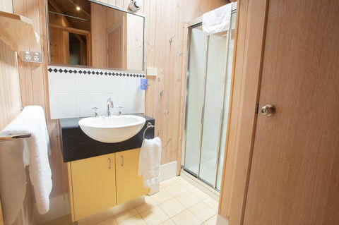 Grampians Chalets - Tourism Caloundra 2