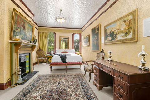 Grand & Central On George - Unique - Opulent - Tourism Caloundra 2