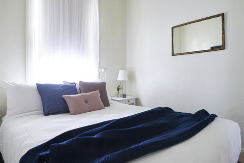 Grand Central Hotel - Tourism Caloundra 1