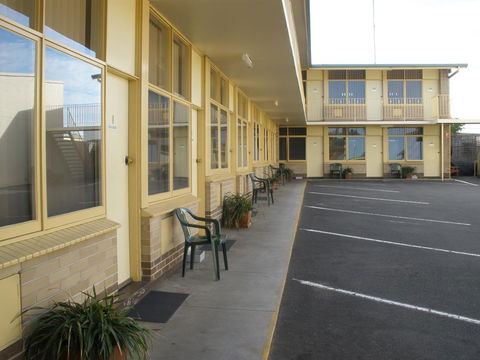 Grand Central Motel - Tourism Caloundra 0