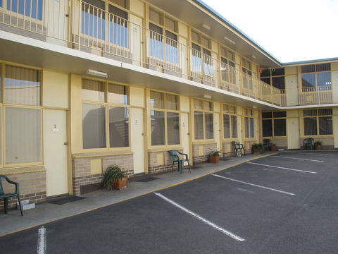Grand Central Motel - Tourism Caloundra 1
