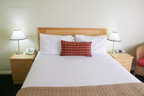 Grand Country Lodge - Tourism Caloundra 1