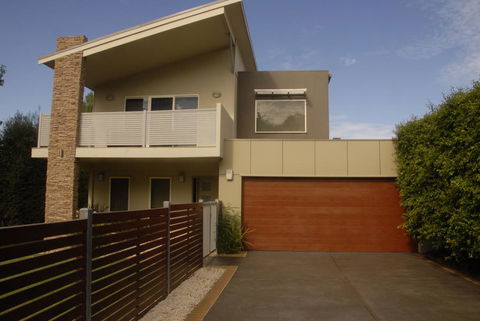 Grand Escape McKenzie - Boutique Rentals - Tourism Caloundra 2