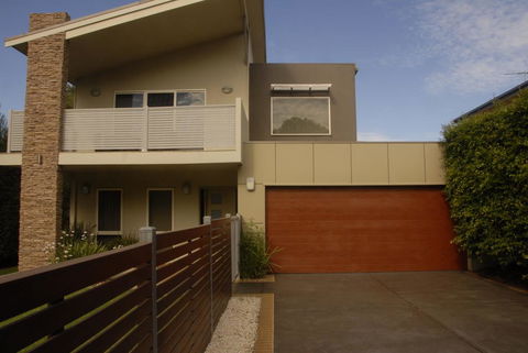 Grand Escape McKenzie - Boutique Rentals - Tourism Caloundra 1