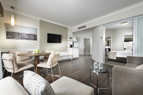 Grand Hotel And Apartments Townsville - Tourism Caloundra 3