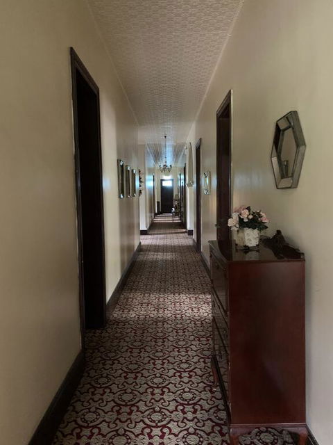 Grand Neath Hotel - Tourism Caloundra 3