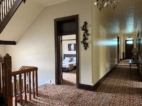 Grand Neath Hotel - Tourism Caloundra 2