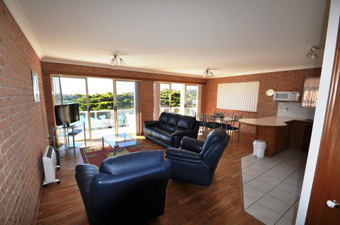 Grand Pacific 1 - Unit 4 - Tourism Caloundra 2