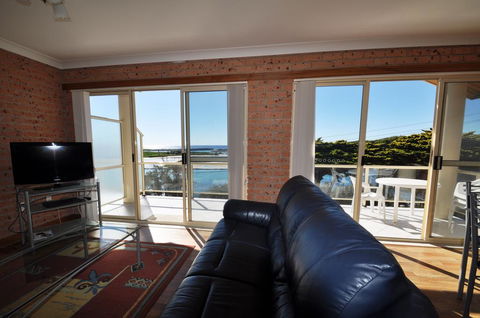 Grand Pacific 1 - Unit 4 - Tourism Caloundra 1