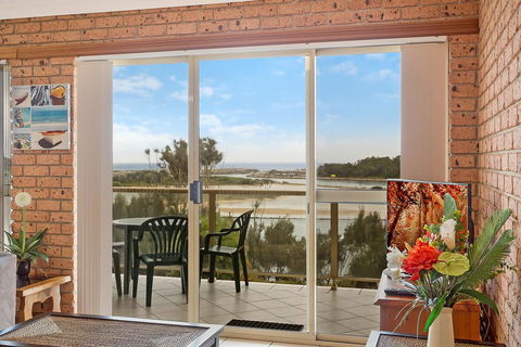Grand Pacific 2 Unit 1 - Tourism Caloundra 3
