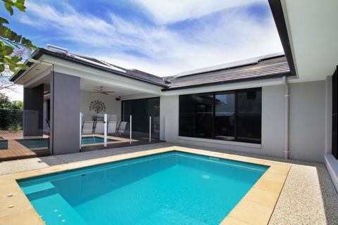 Grand Parade - Tourism Caloundra 0