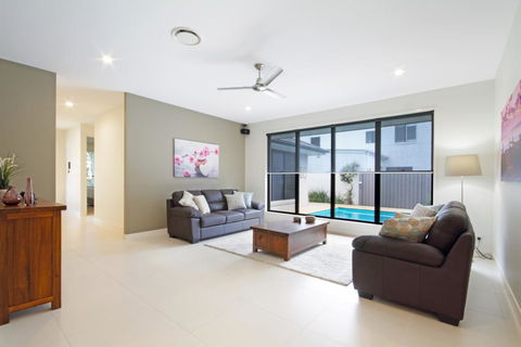 Grand Parade - Tourism Caloundra 3